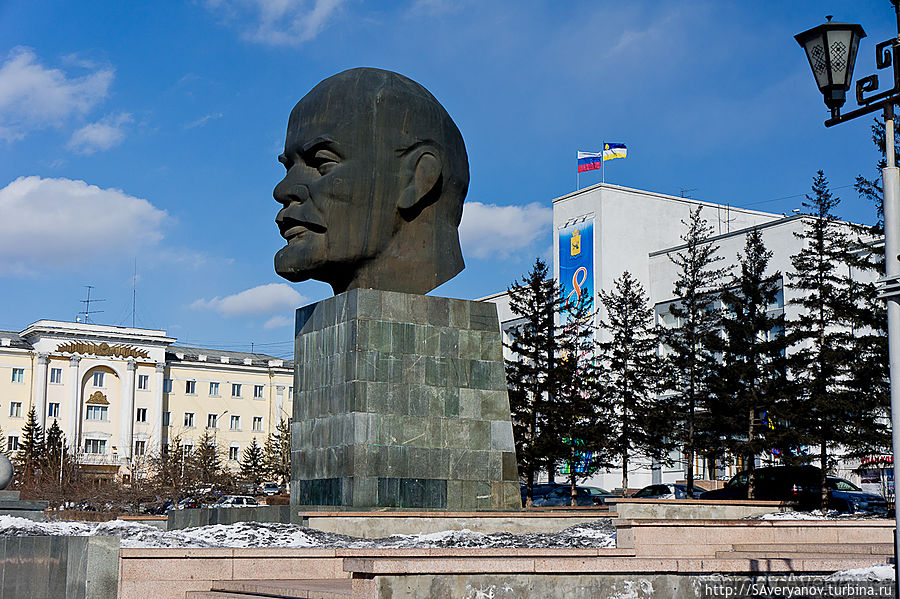 Циклопическая голова Ленина в столице Бурятии Улан-Удэ, Россия