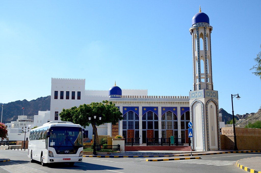 По Маскату на красном автобусе Маскат, Оман