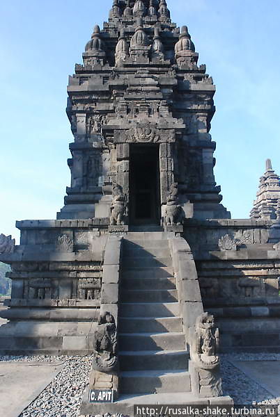 Храмы перевозчиков богов Джокьякарта, Индонезия