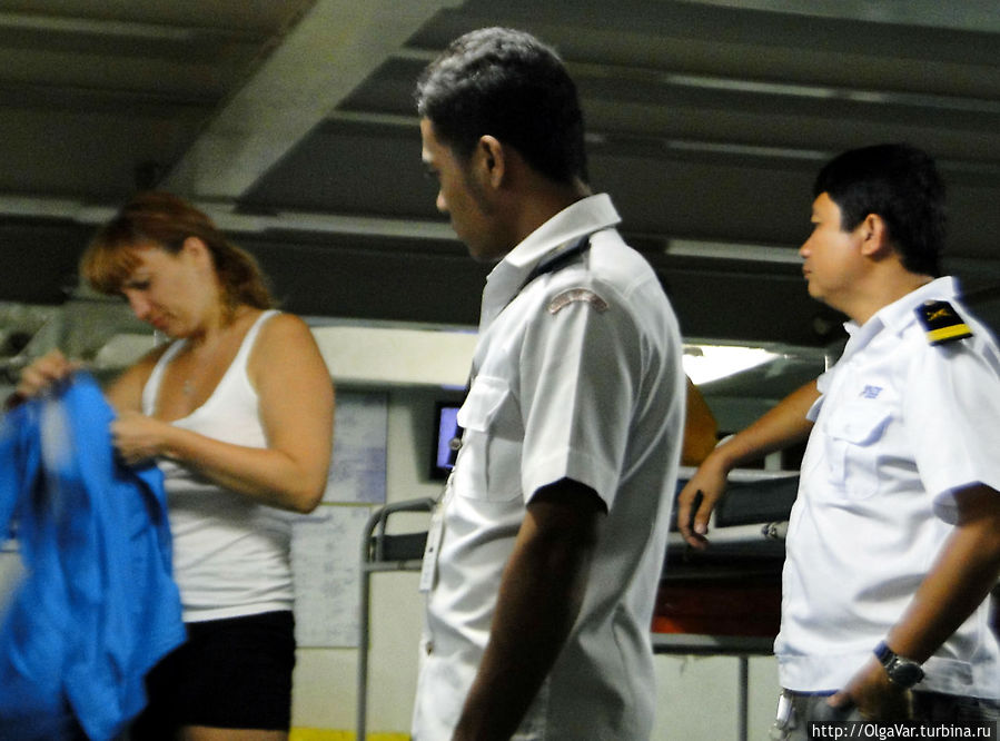 Билеты на паром проверяются на входе. Но выборочно
могут проверить и уже на пароме. Поэтому билет лучше сохранять до конца поездки. Билеты на паром проверяются на входе. Но выборочно
могут проверить и уже на пароме. Поэтому билет лучше сохранять до конца поездки.