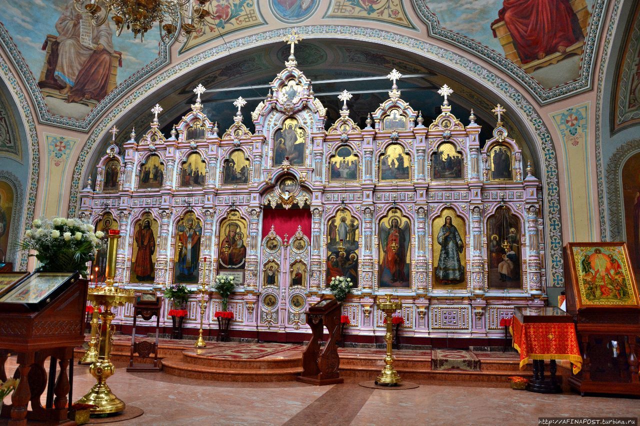Фаянсовый иконостас церкви Преображения Господня в Саввино Железнодорожный, Россия