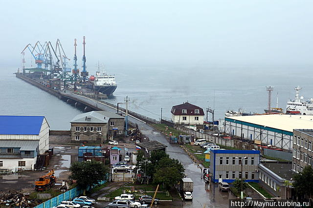 Отюда.  с   этого   пирса   ходят   регулярные   паромы   в  Японию  на  о.Хоккайдо,    порт  Вакканай. Корсаков, Россия