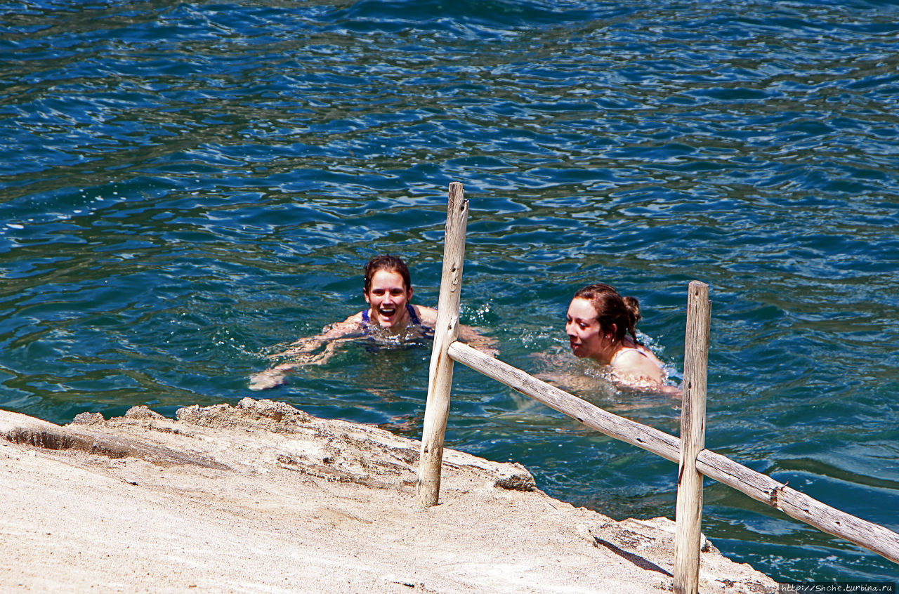 Девки в озере купались, мы на лодочке катались Килотоа кратерное озеро, Эквадор