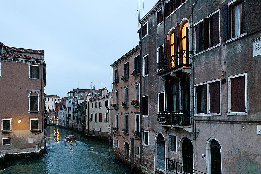 С приходом вечера Венеция совсем превращается в сказку. Венеция, Италия