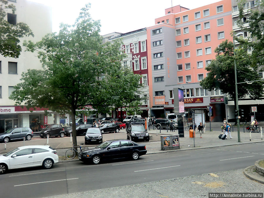 На автобусе № 100 в Западный Берлин На автобусе № 100 в Западный Берлин