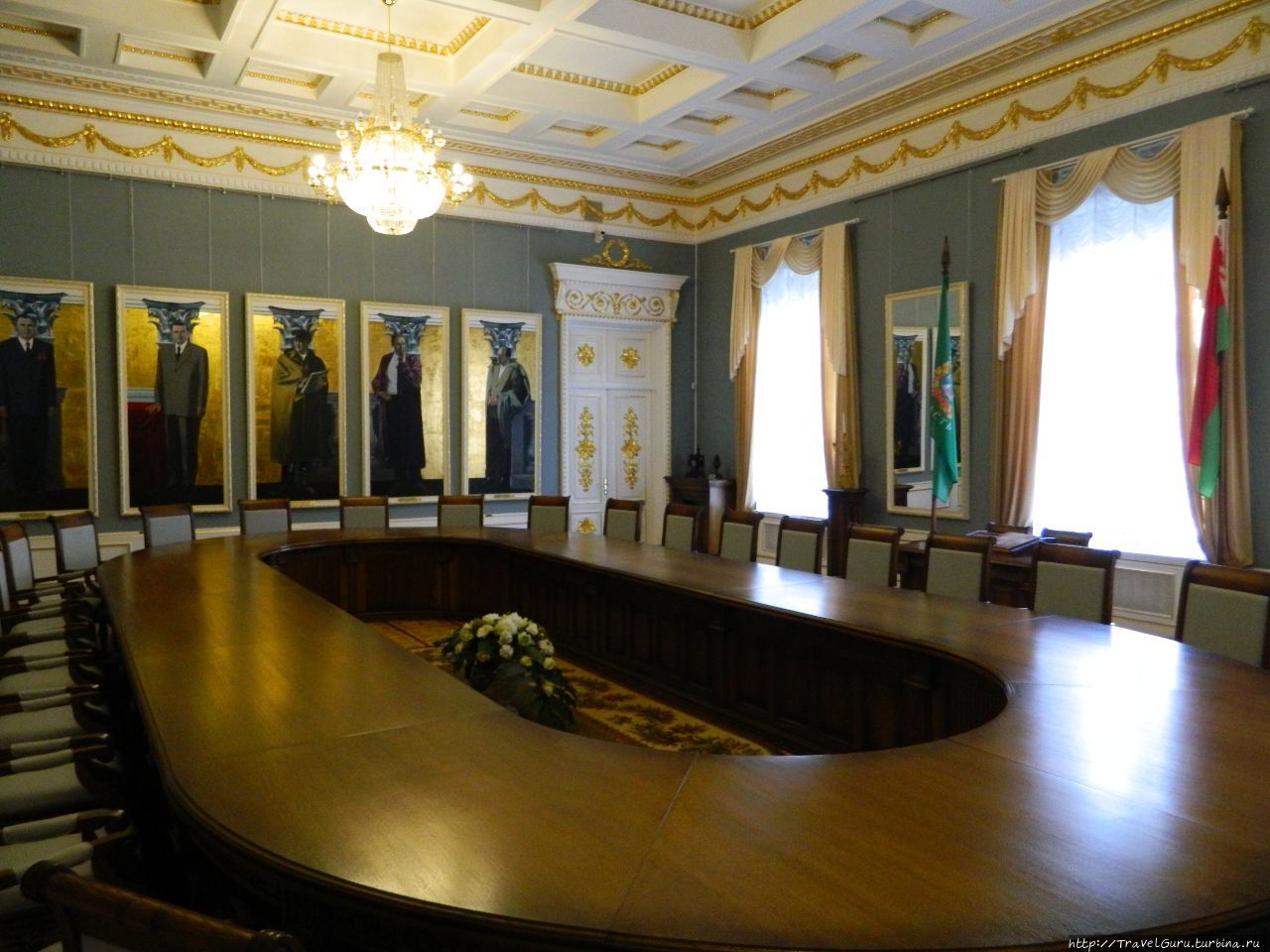 зал заседаний с портретам зал заседаний с портретам
