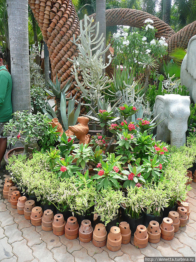 гончарные композиции в парке мадам Нонг Нуч гончарные композиции в парке мадам Нонг Нуч