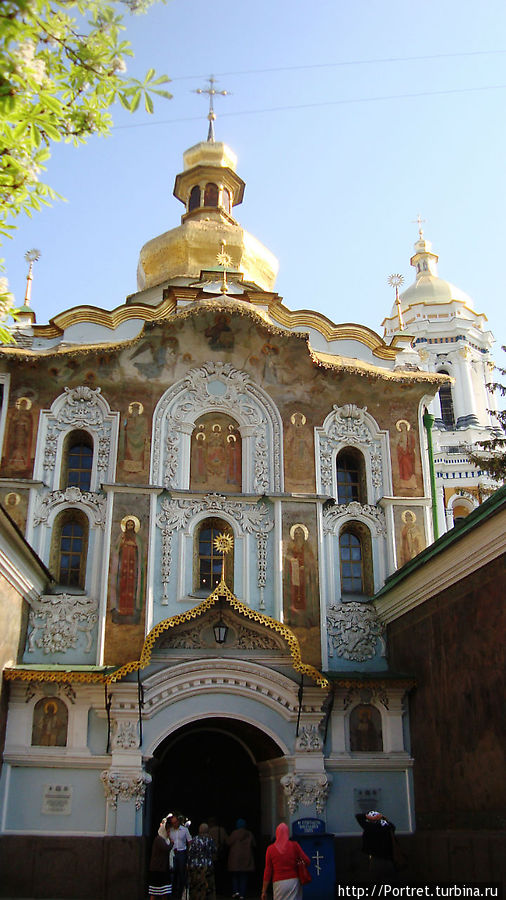 Плащаница Пресвятой Богородицы  в Киево-Печерской Лавре Киев, Украина