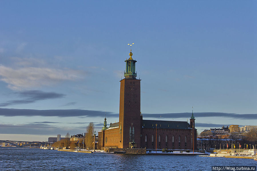 А тут Нобелевскую премию празднуют, известная Ратуша. А тут Нобелевскую премию празднуют, известная Ратуша.