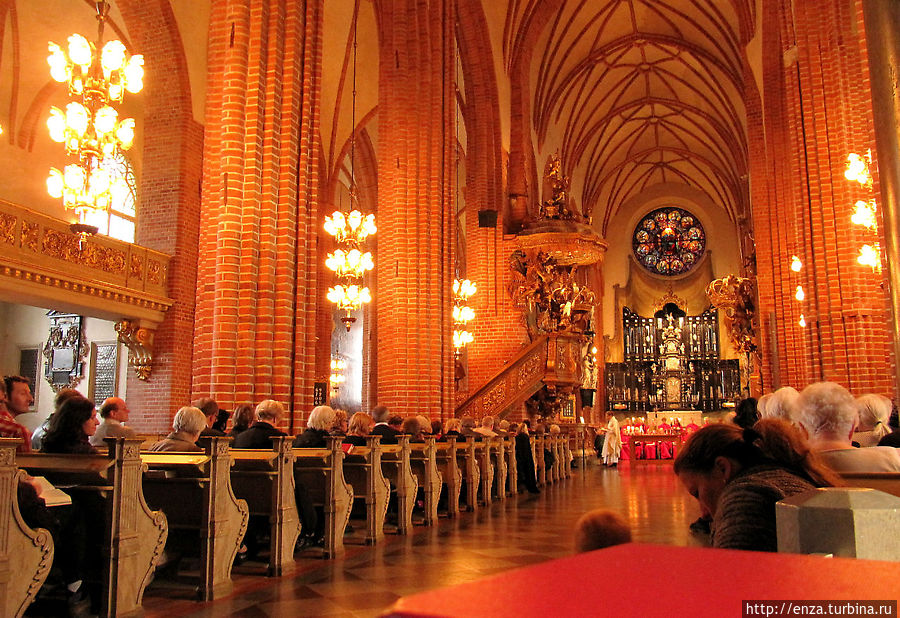 В соборе StorKyrkan. В соборе StorKyrkan.