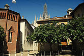 Миланский собор ремонтируется, аккуратно так с задней стороны. Строительные леса не видны на центральной площади. Стараются не закрывать свою достопримечательность.
