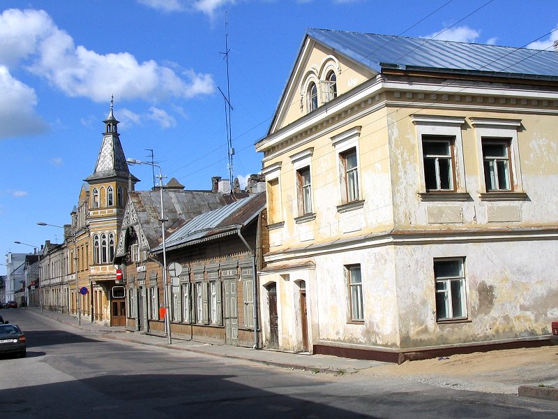На центральной улице Раквере, Эстония