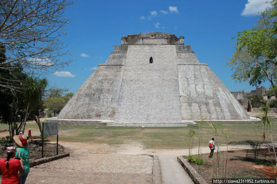 Пирамида Волшебника (Ушмаль) Мексика
