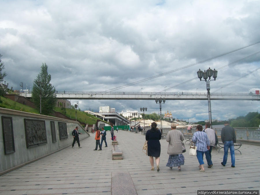 Прогулка по набережной Туры в середине лета Тюмень, Россия