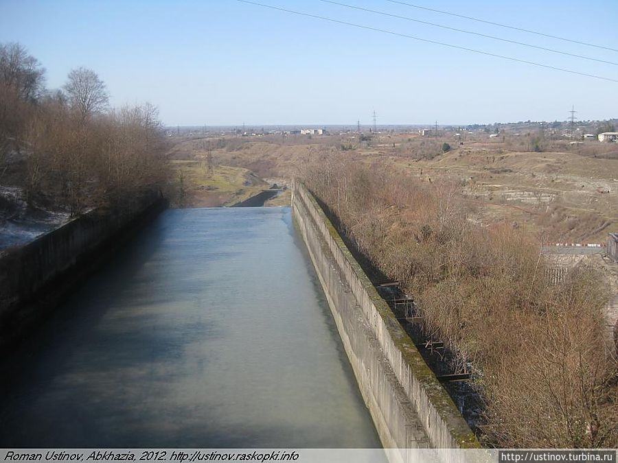 По Галскому водохранилищу и спуск внутрь Ингурской ГЭС Гал, Абхазия