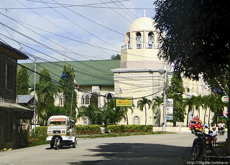 * Главная улица обязательно приведет вас к храму Хагна, остров Бохол, Филиппины
