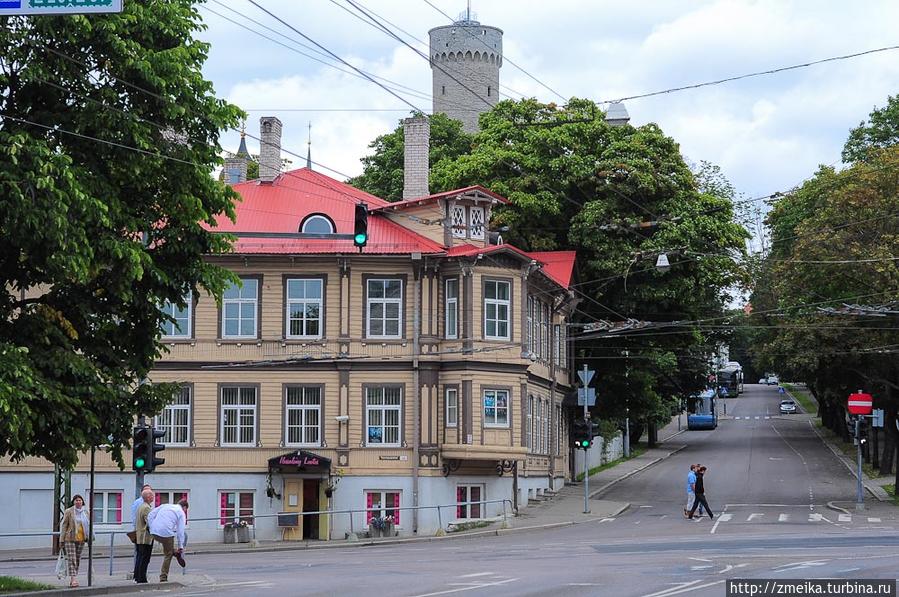 Очень нравится это здание, хотела бы жить в таком :) Таллин, Эстония