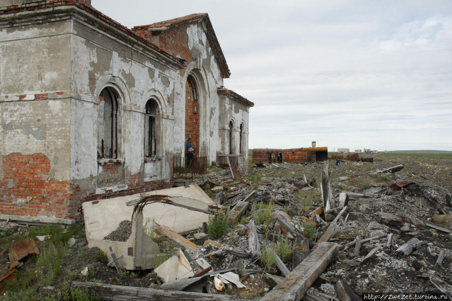 В долине Мертвецов Хальмер-Ю, Россия В долине Мертвецов Хальмер-Ю, Россия