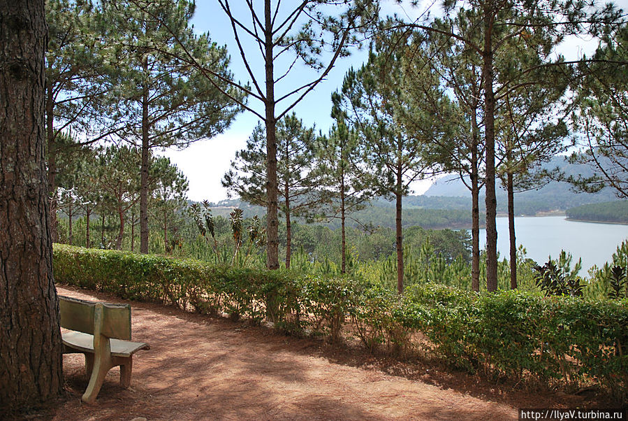 Вид на озеро Туэн Лам Вид на озеро Туэн Лам