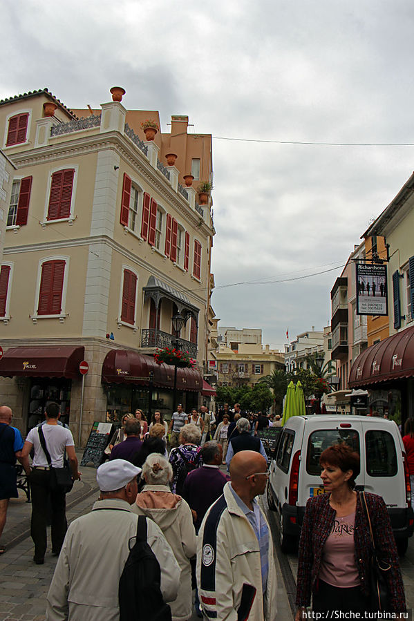 Пешеходные улицы Гибралтара Main Street и Irish Town Street Гибралтар город, Гибралтар