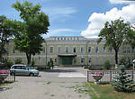 Здание мужской гимназии, в которой учились братья Чеховы. Сейчас здесь литературный музей (ул. Октябрьская, 9)