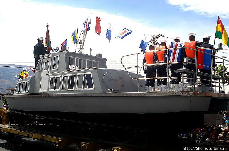 Какой парад без моряков?  Военно-Морской флот Боливии Копакабана, Боливия