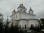 Казанский женский монастырь был основан в начале 17 века и вновь открыт в 1998 году. В зимней церкви Покрова Богородицы (1828 г.) в советское время был планетарий.(на фото не она).