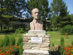 Памятник-бюст Б. П. Калачёву — руководителю порховского подполья