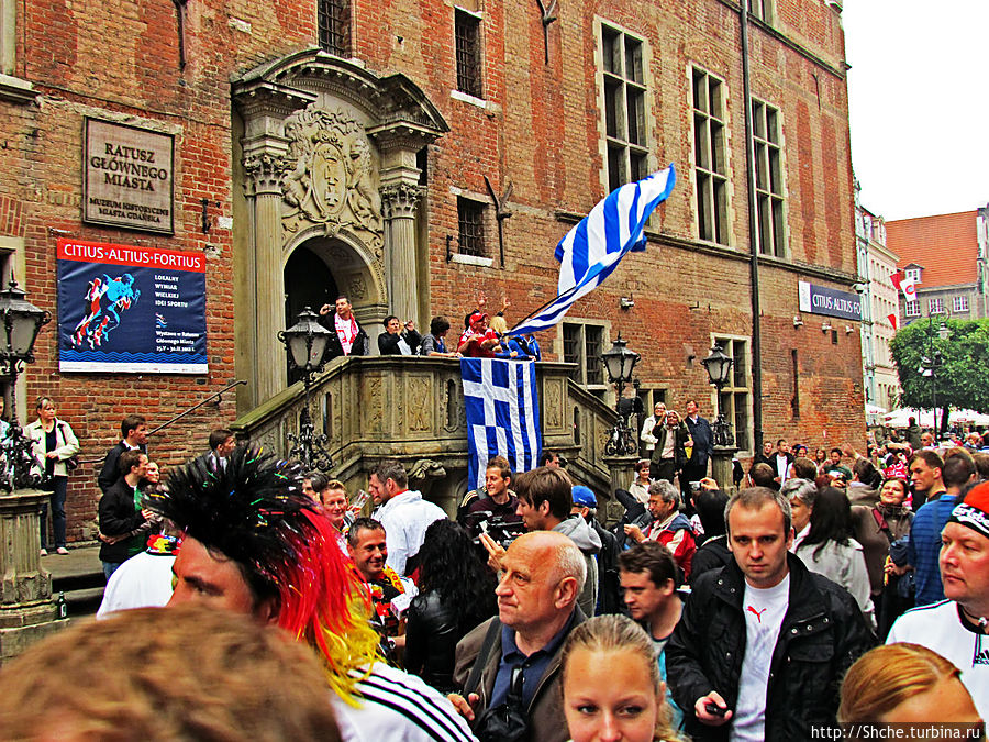 пока немцы заняли пивные бары, грекам удалось захватить гданьскую ратушу;)) Гданьск, Польша
