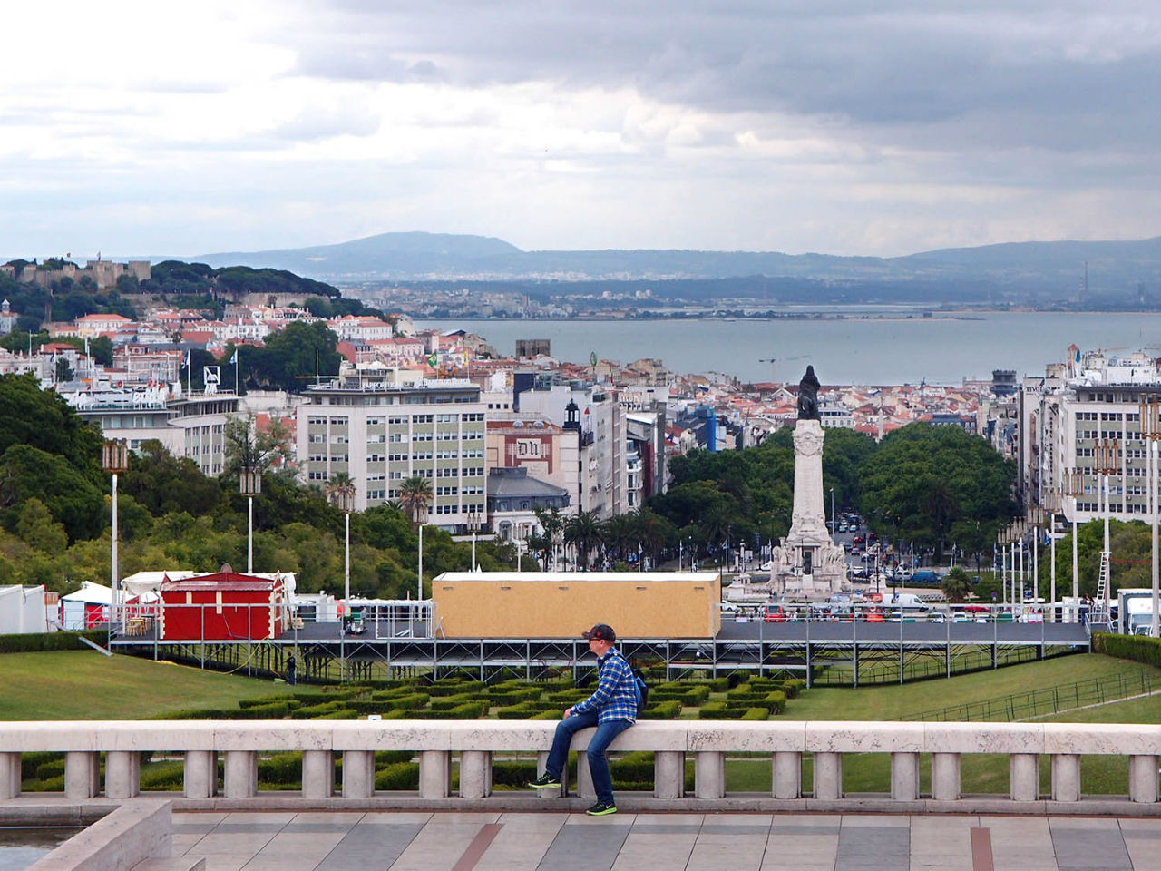 Вид на Лиссабон из парка Эдуарда V Лиссабон, Португалия