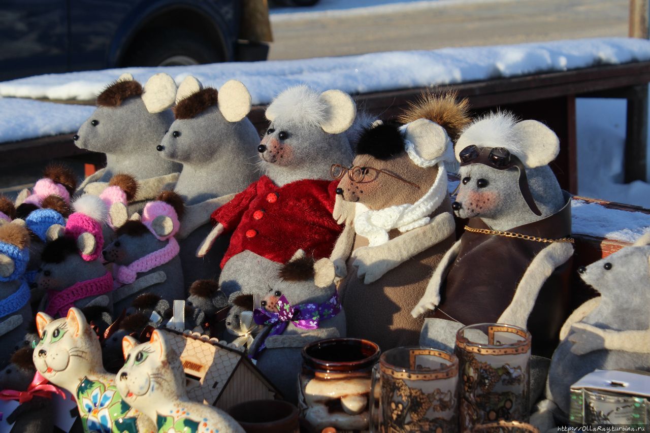 Мышкин зимой. Февральские праздники: третий выход на лёд. Мышкин, Россия Мышкин зимой. Февральские праздники: третий выход на лёд. Мышкин, Россия