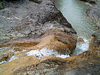 ...Вода формирует уютные ложбинки и ванночки образуя естественные, природные джакузи..