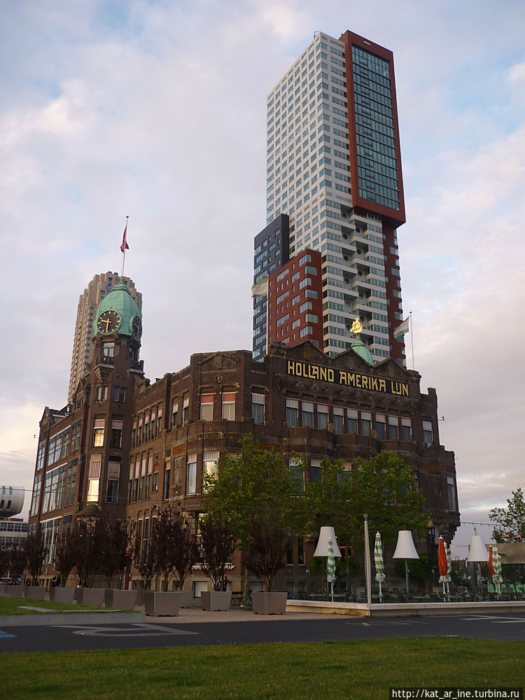 Hotel New York, а сзади г