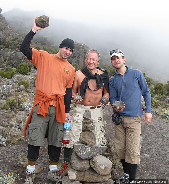 алматинский путешественник и горный гид Андрей Гундарев (Алмазов) и Юрий Суханов на Килиманджаро Килиманджаро Национальный Парк, Танзания