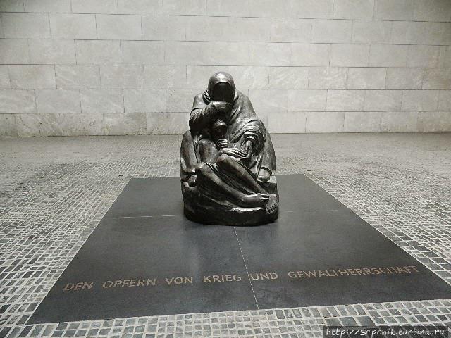и памятник... Берлин, Германия