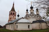 Церковь Бориса и Глеба на Борисовской стороне (летняя) и Атипиевская церковь с расписной колокольней (зимняя)