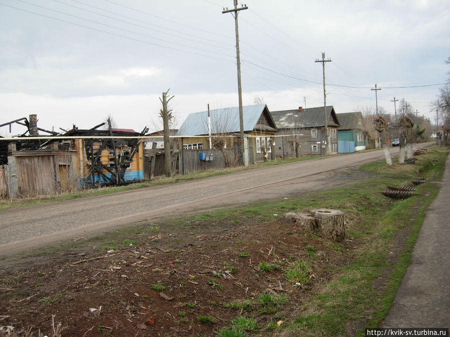 Идем по улице Елкина в сторону повышения нумерации домов. Уржум, Россия Идем по улице Елкина в сторону повышения нумерации домов. Уржум, Россия