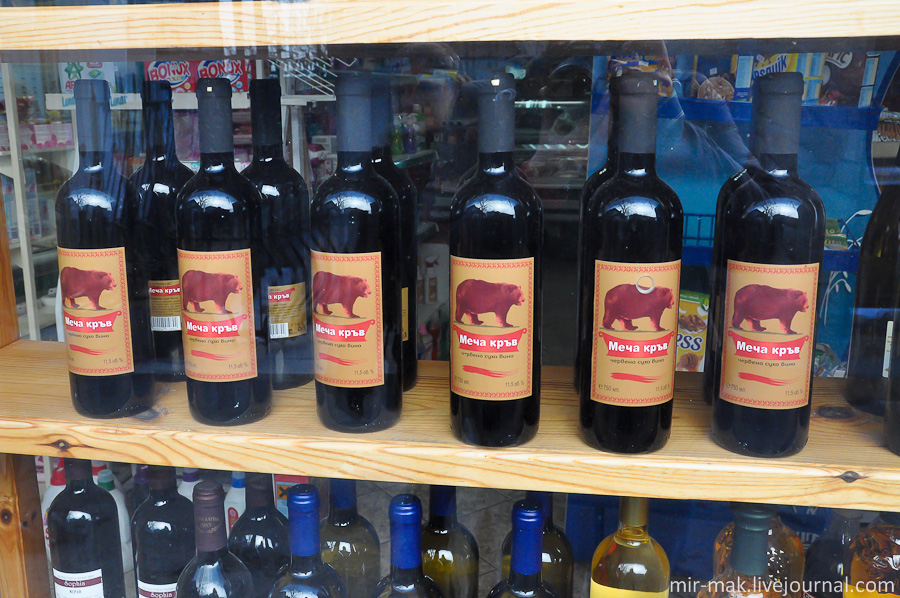 Популярное вино «Медвежья кровь». Несебр, Болгария
