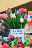 Деревянные тюльпаны — сувениры , которые можно привезти с собой из Кейкехофа. Запомните цену!!!