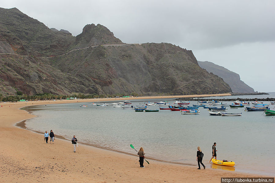 пляж Playa de las Teresitas. пляж Playa de las Teresitas.