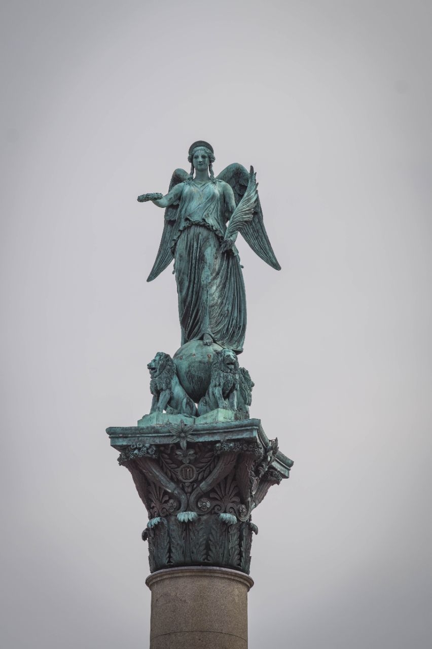 Богиня Конкордия на Юбилейной колонне Штутгарт, Германия