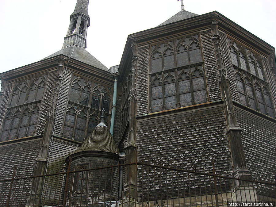 Церковь св. Екатерины — самая большая из деревянных церквей во Франции. Онфлёр, Франция