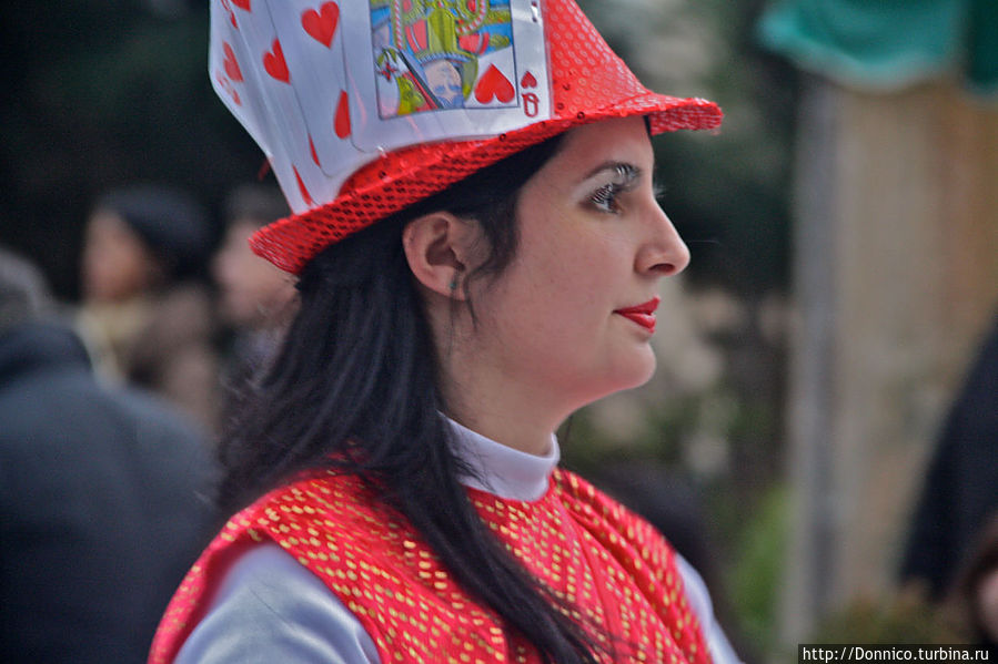 а это рейна де корасонес, она же куин оф спэйдс и она же дама червей а это рейна де корасонес, она же куин оф спэйдс и она же дама червей