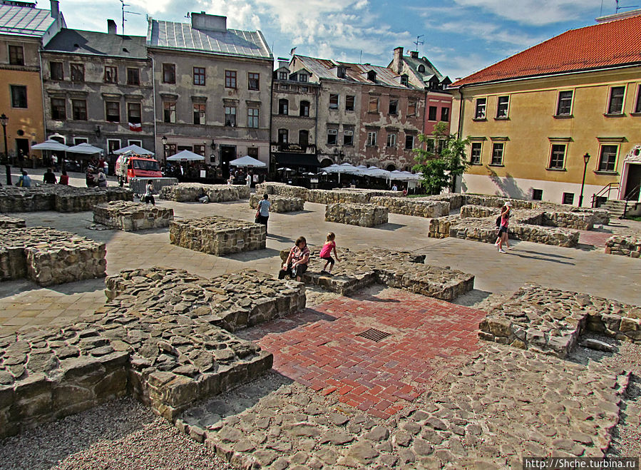 как ни странно, самое чистое и ухоженное местоСтарого Города — это руины собора на Plac Po Farze Люблин, Польша