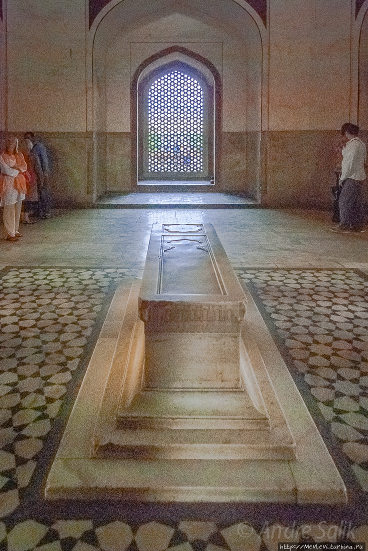 Мавзолей могольского падишаха Хумаюна в Дели Дели, Индия