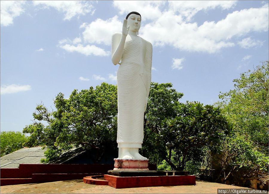 Это — белоснежный Будда Тринкомали, Шри-Ланка