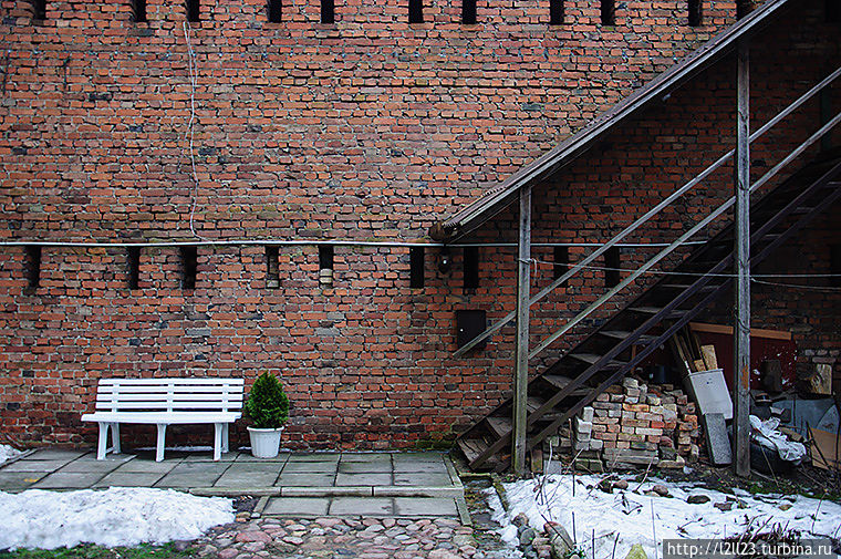 Во дворе жилого 2-этажного дома Вильнюс, Литва