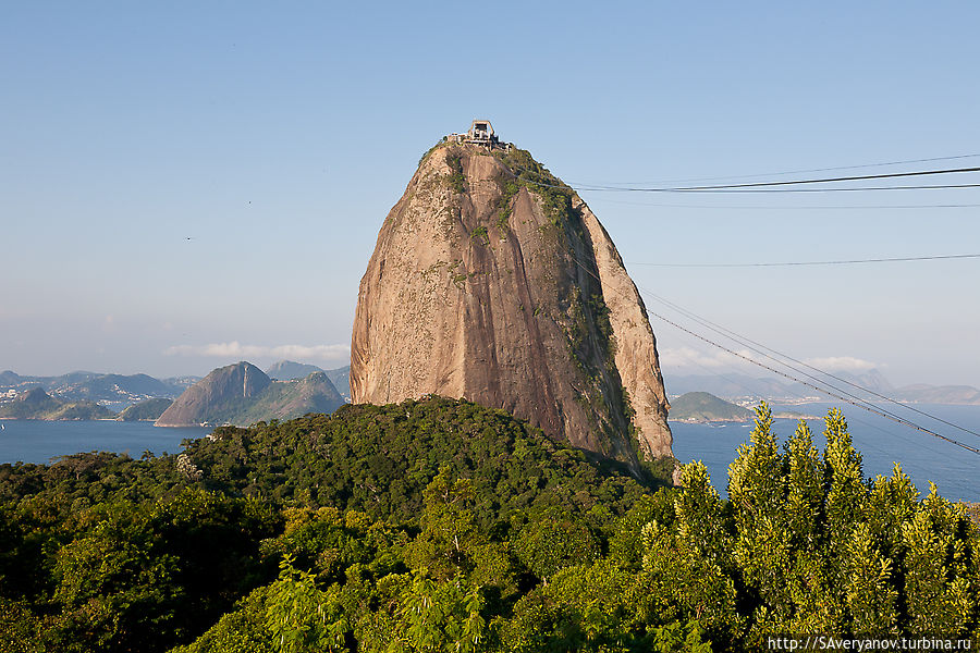 Сахарная голова (Pão de Açúcar), считается, что цветом и формой напоминает кусок тростникового сахара Рио-де-Жанейро, Бразилия