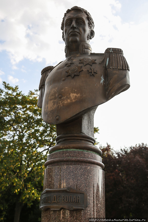Памятник Францу Де-Волану. Тирасполь, Приднестровская Молдавская Республика