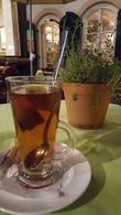 Чай в ресторане Zum Eulenspiegel рядом с домом, в котором родился Моцарт